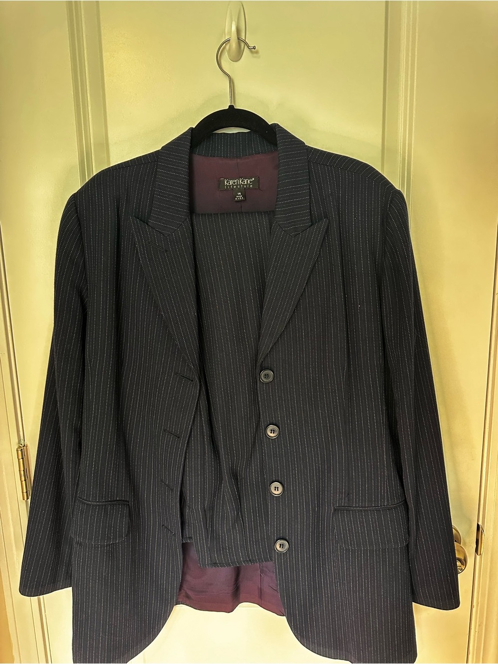 KAREN KANE Women’s Navy Pinstripe suit. (14 blazer, 10 pants)